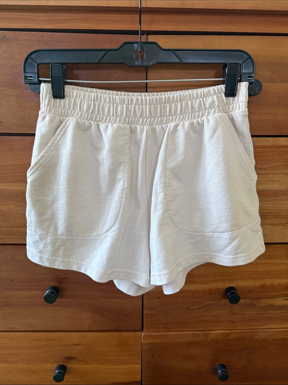 Universal Thread Women’s Cream Elastic-Waist Casual Shorts